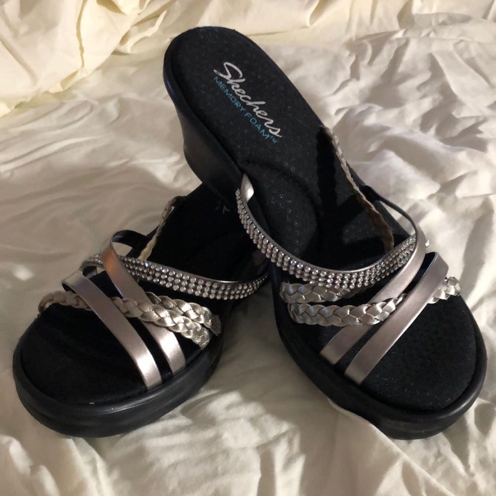 Skechers Women's Black and Silver Sandals